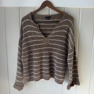 Women’s Blu Pepper Brown and White V-Neck Light Sweater, Size Medium, NWOT